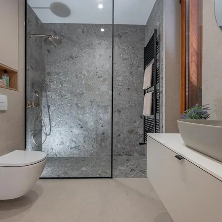 Benedicta A Luxury With A Pool, Area, And Complete Privacy