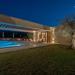 Benedicta A Luxury With A Pool, Area, And Complete Privacy * Dugopolje
