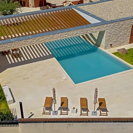 Benedicta A Luxury With A Pool, Area, And Complete Privacy * Dugopolje