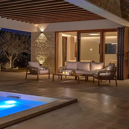 Villa Benedicta A Luxury With A Pool, Area, And Complete Privacy