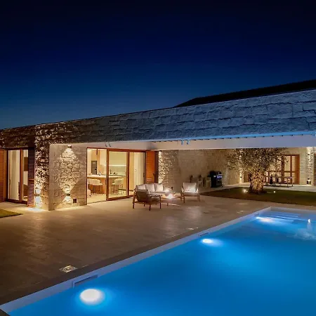 Villa Benedicta A Luxury With A Pool, Area, And Complete Privacy Dugopolje