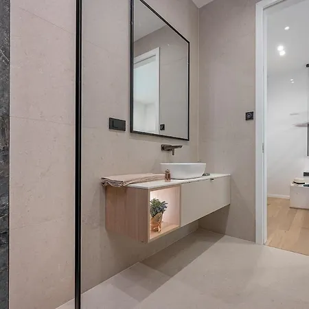 Villa Benedicta A Luxury With A Pool, Area, And Complete Privacy Dugopolje