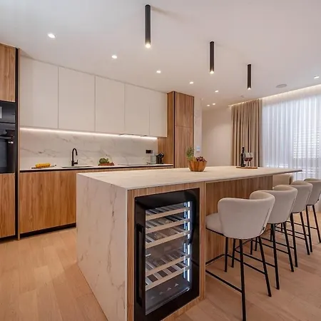 Villa Benedicta A Luxury With A Pool, Area, And Complete Privacy Dugopolje