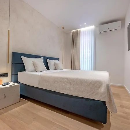 Benedicta A Luxury With A Pool, Area, And Complete Privacy Dugopolje