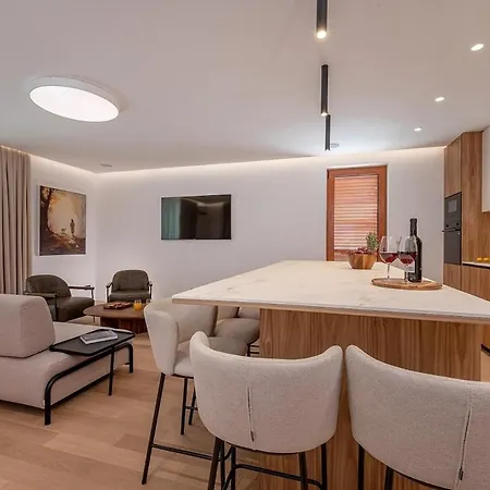 Villa Benedicta A Luxury With A Pool, Area, And Complete Privacy *