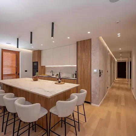 Benedicta A Luxury With A Pool, Area, And Complete Privacy