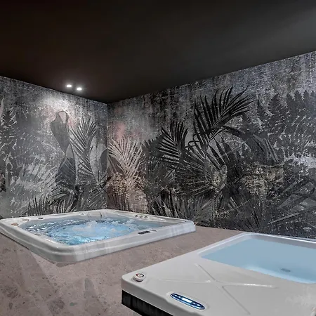Benedicta A Luxury With A Pool, Area, And Complete Privacy Villa Dugopolje