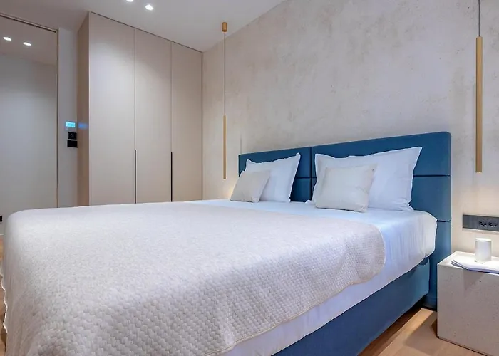Benedicta A Luxury With A Pool, Area, And Complete Privacy * Dugopolje