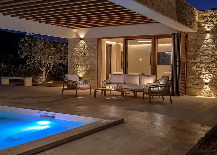 Willa Benedicta A Luxury With A Pool, Area, And Complete Privacy