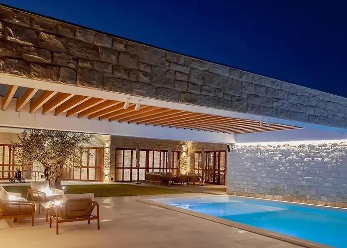 Benedicta A Luxury With A Pool, Area, And Complete Privacy Dugopolje