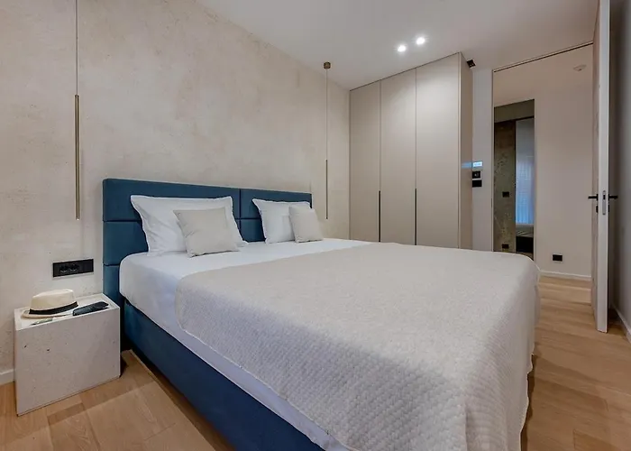 Benedicta A Luxury With A Pool, Area, And Complete Privacy * Dugopolje