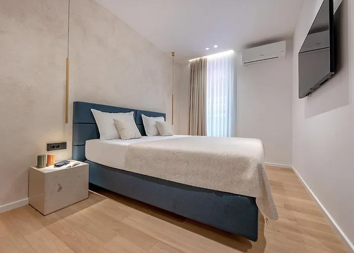 Benedicta A Luxury With A Pool, Area, And Complete Privacy Dugopolje