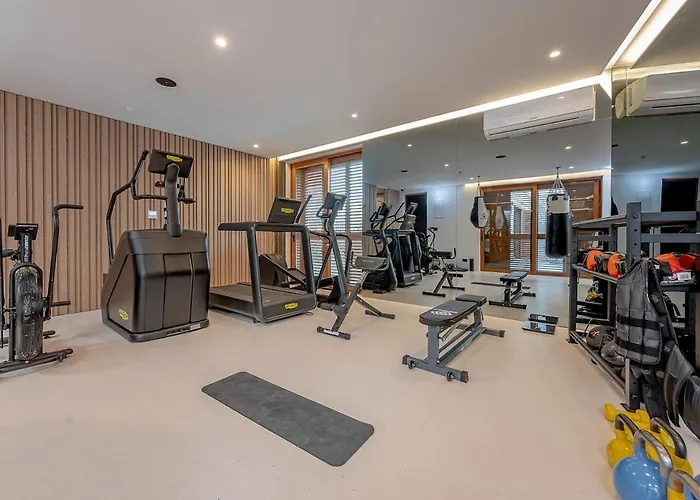 Benedicta A Luxury With A Pool, Area, And Complete Privacy Willa Dugopolje