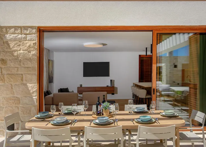 Benedicta A Luxury With A Pool, Area, And Complete Privacy