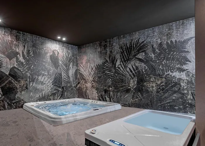 Benedicta A Luxury With A Pool, Area, And Complete Privacy Willa Dugopolje